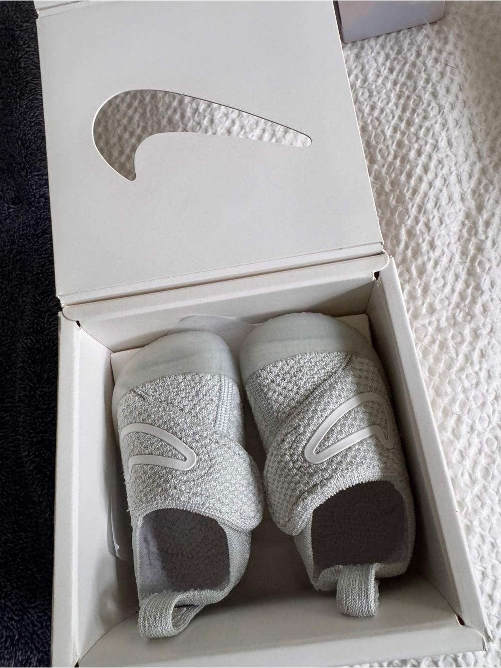 Nike Baby/Toddler Grey Knit Slip-On Shoes size 4c